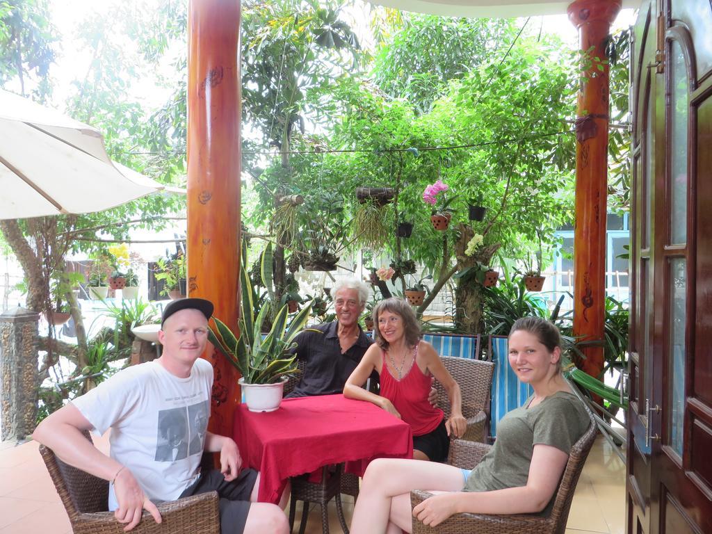 Ngo Khanh Homestay Tân Hiệ Exterior foto