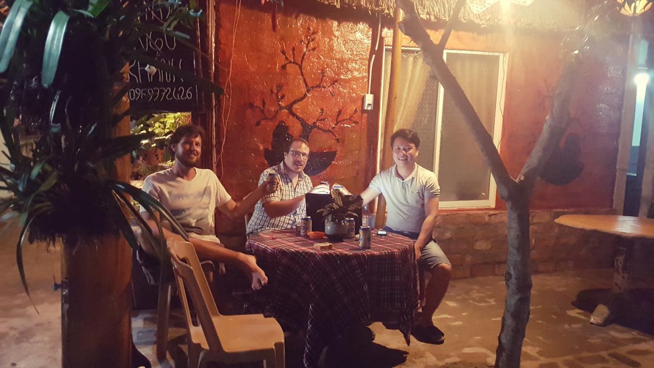Ngo Khanh Homestay Tân Hiệ Exterior foto