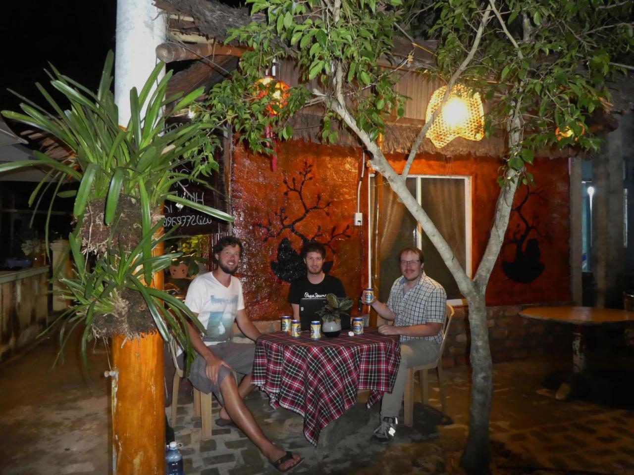 Ngo Khanh Homestay Tân Hiệ Exterior foto