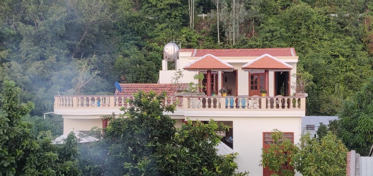 Ngo Khanh Homestay Tân Hiệ Exterior foto